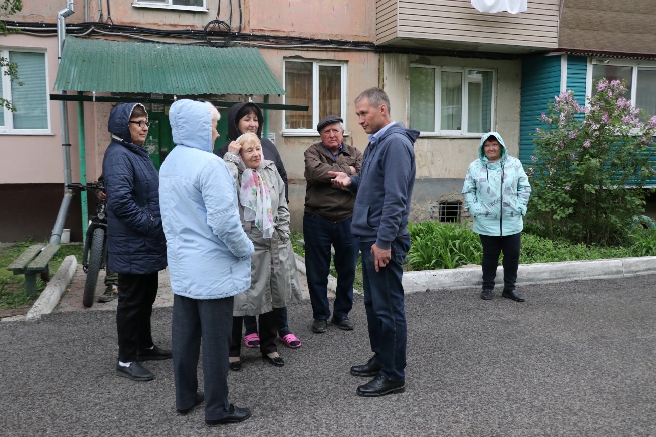 Проблемы дома обсудили с жителями | 15.05.2024 | Уссурийск - БезФормата